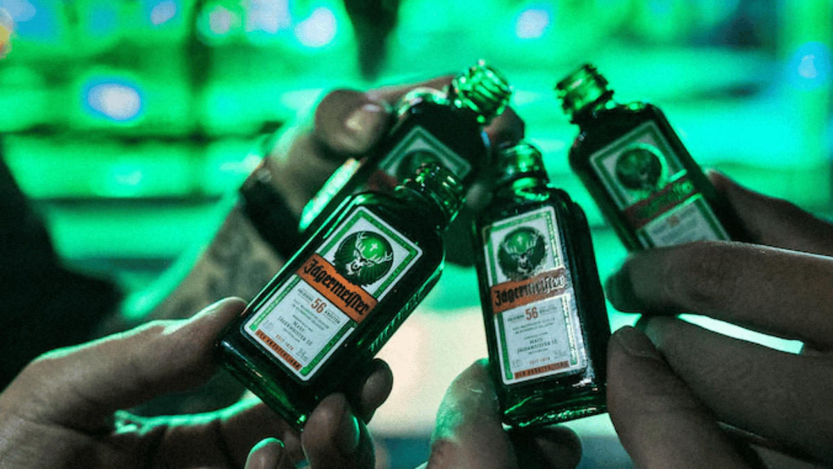 Jägermeister, La liqueur aux plantes classée 9ème alcool le plus consommé  au monde - Du Bruit Côté Cuisine